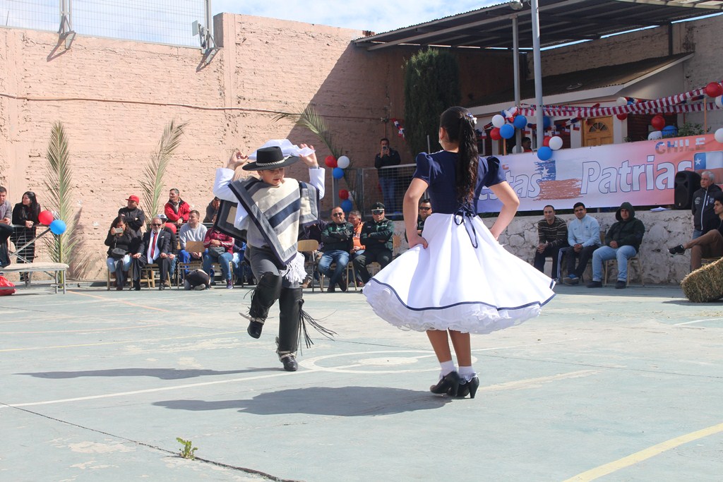PUTAENDO: Asado y juegos típicos formaron parte de la celebración de Fiestas Patrias en el CET