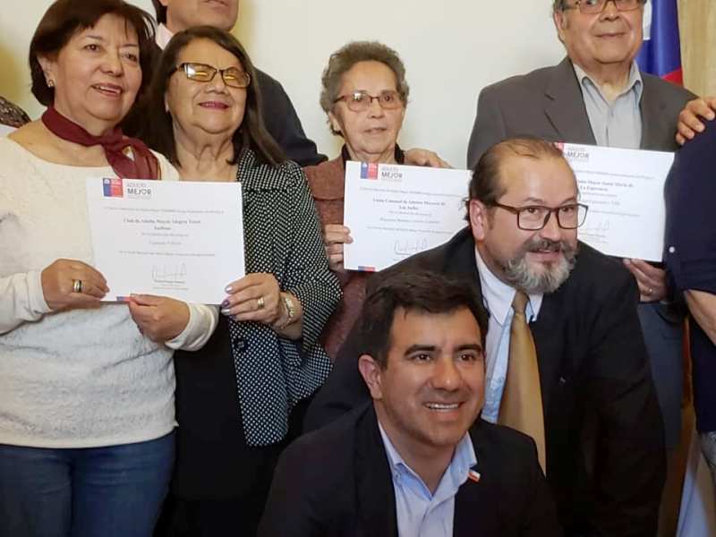 LOS ANDES: Gobernador Sergio Salazar entrega recursos del fondo nacional de SENAMA a organizaciones de Adulto Mayor