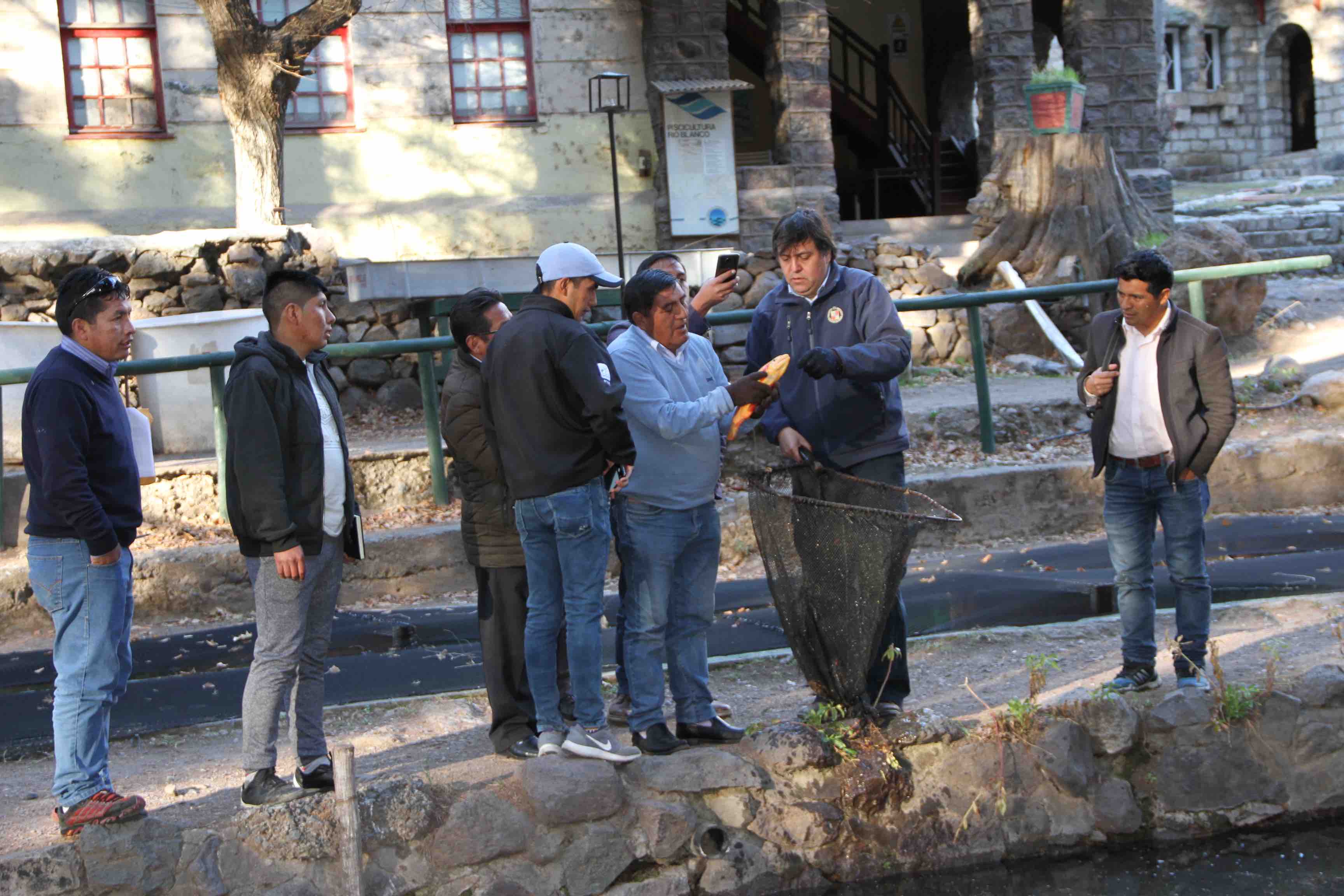 CODELCO: Delegación peruana conoce el cultivo de truchas de la Piscicultura Río Blanco