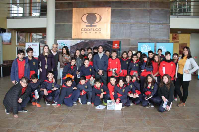 CODELCO: 36 estudiantes de la Escuela España conocen la labor de Codelco Andina