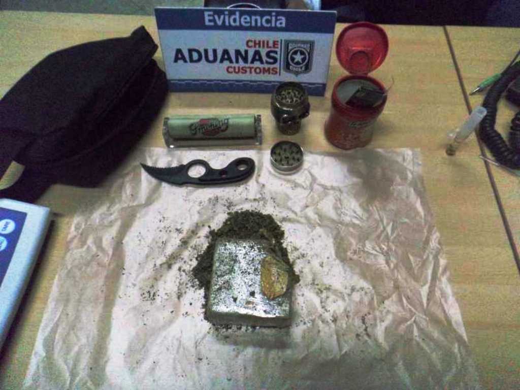 LOS ANDES: Aduanas incauta ladrillo de marihuana de 186 gramos  en Los Libertadores