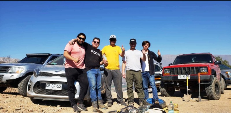 LOS ANDES:  Grupo de Jeeperos participó en el rescate del vehículo que ayer quedó atrapado en un sendero del cerro Quicalcura.