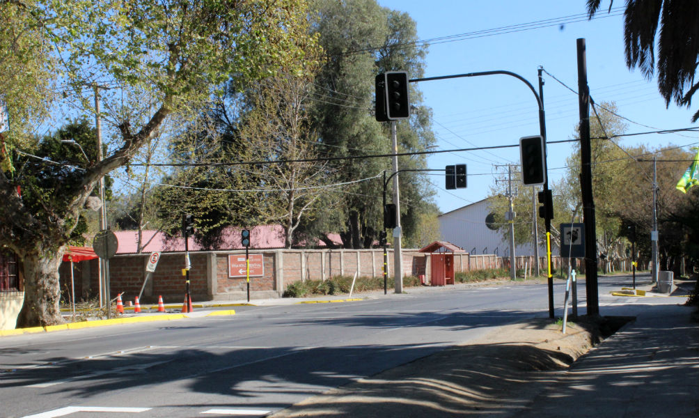 PANQUEHUE: Pondrán en funcionamiento primer semáforo en el centro de la comuna