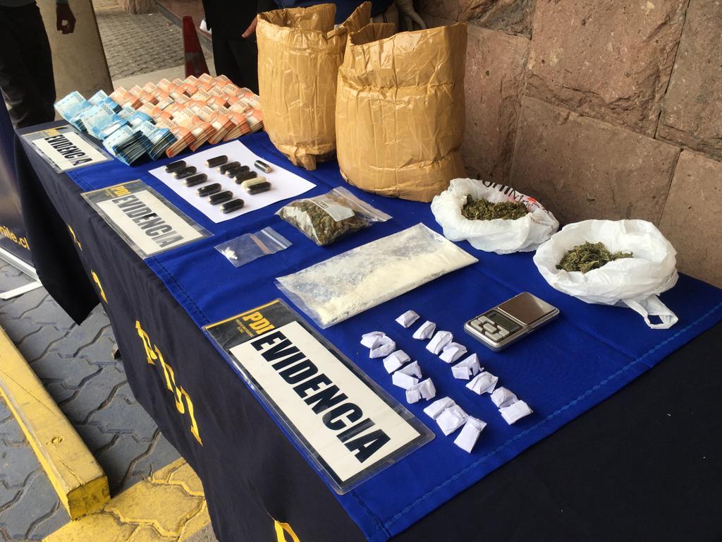 POLICIAL: PDI de Los Andes detiene a un Boliviano y un Chileno transportando más de 5 kilos de cocaína y 49 millones en efectivo