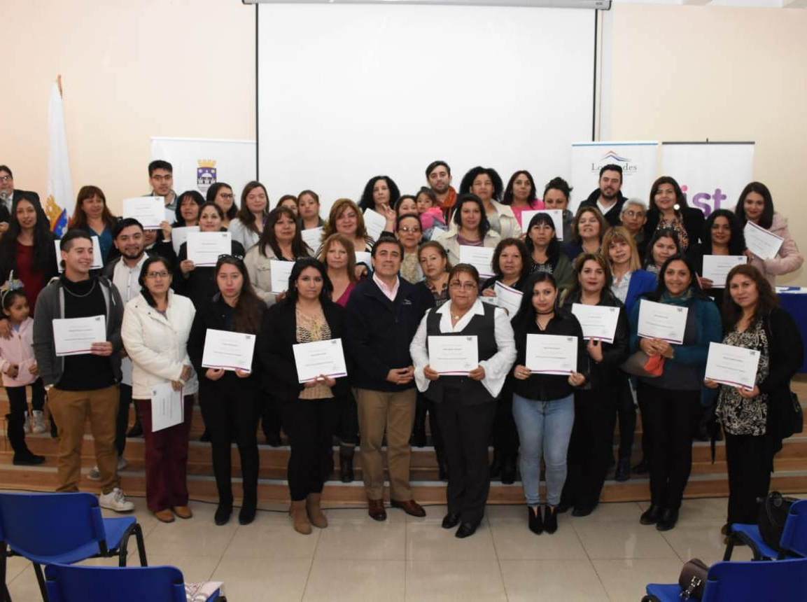 LOS ANDES: Entregan certificación a 68 vecinos y vecinas para mejorar su empleabilidad