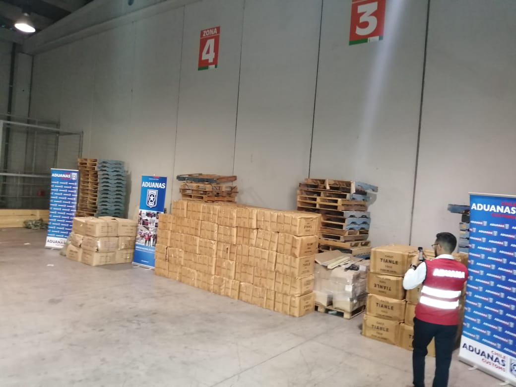 LOS ANDES: Aduanas incauta 177.600 bengalas de contrabando en Almacén Extraportuario El Sauce