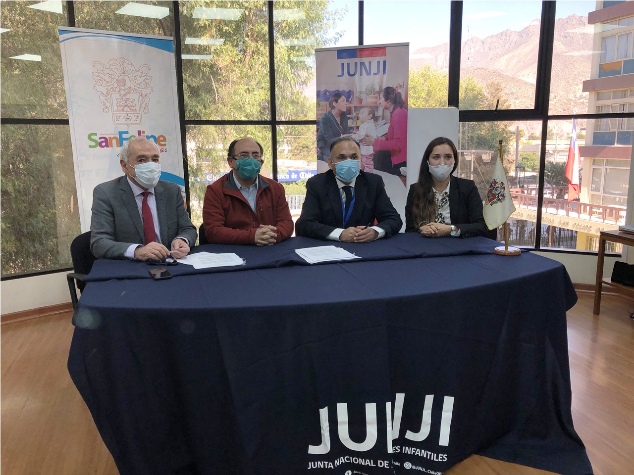 SAN FELIPE: Alcalde Freire firma convenio con Junji para mejoramiento de jardines infantiles Burbujitas de Colores y Los Pingüinitos