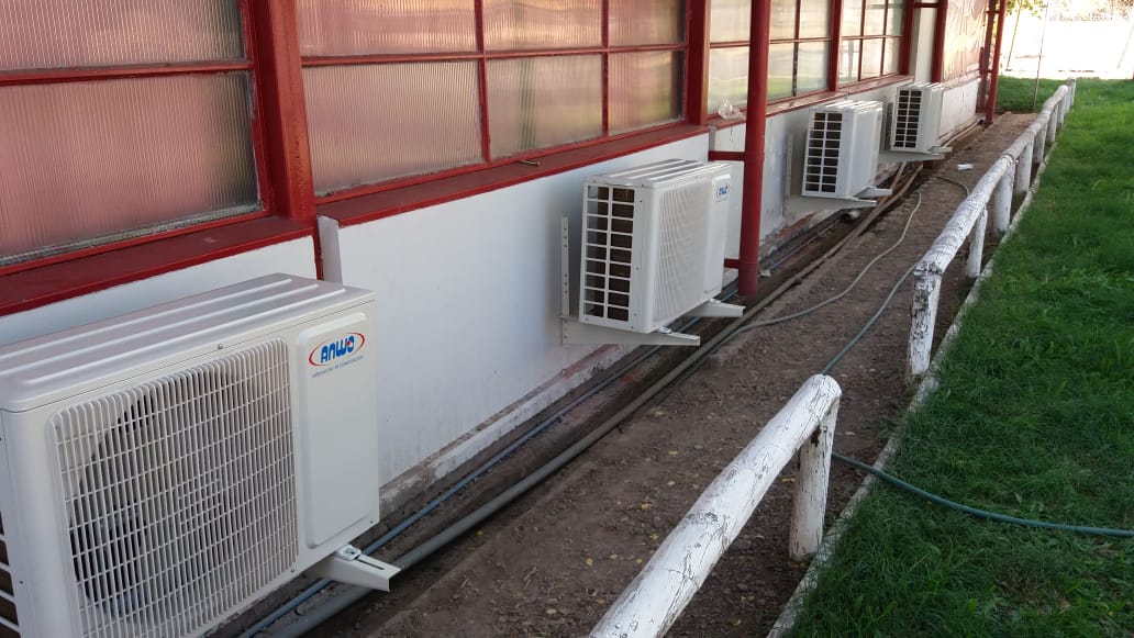 LOS ANDES: En Escuela Valle Andino avanza la instalación de climatización en salas de clases