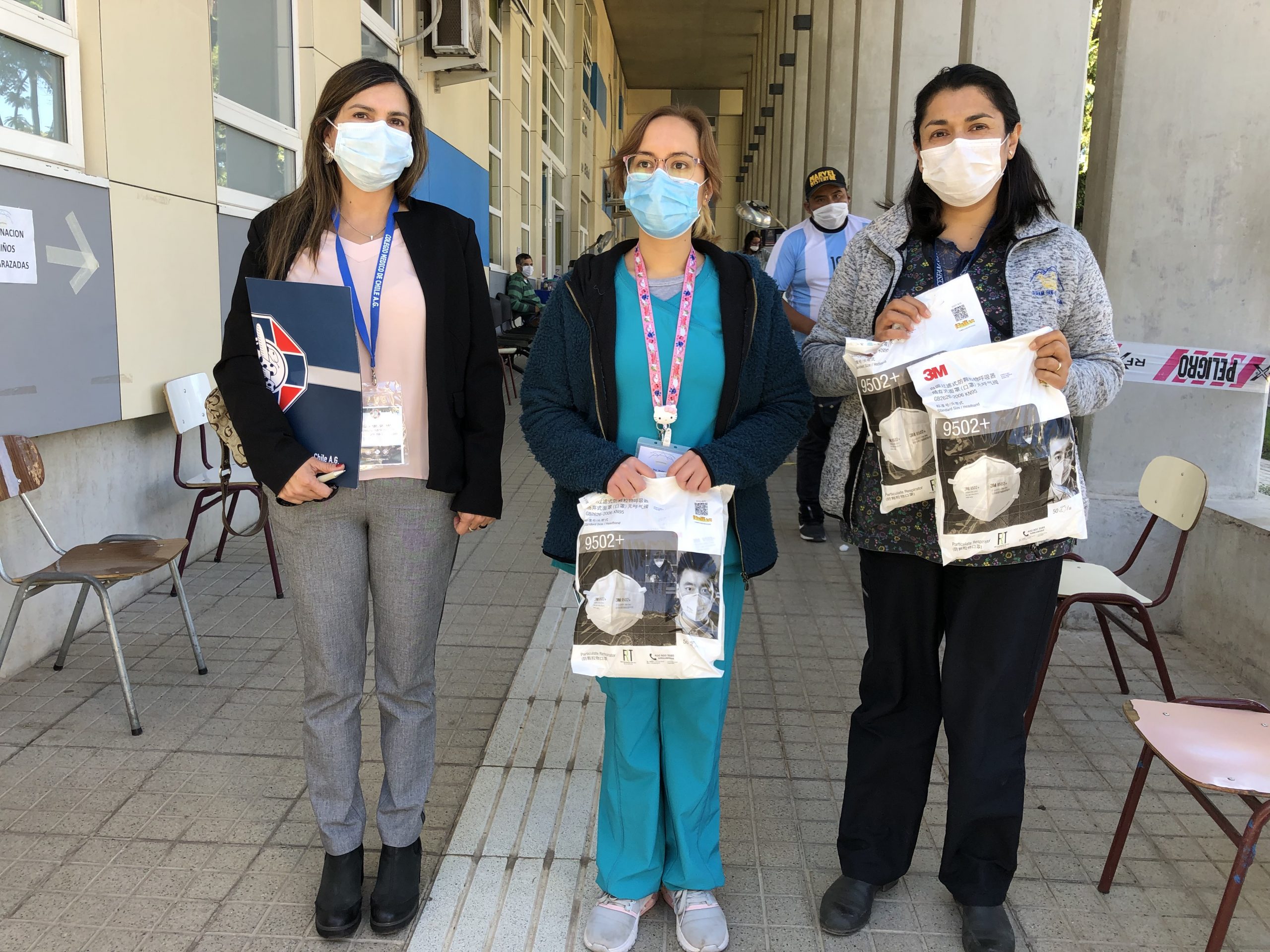 SAN FELIPE: Consejo Aconcagua del Colegio Médico entregó mascarillas a Cesfam San Felipe El Real y Segismundo Iturra