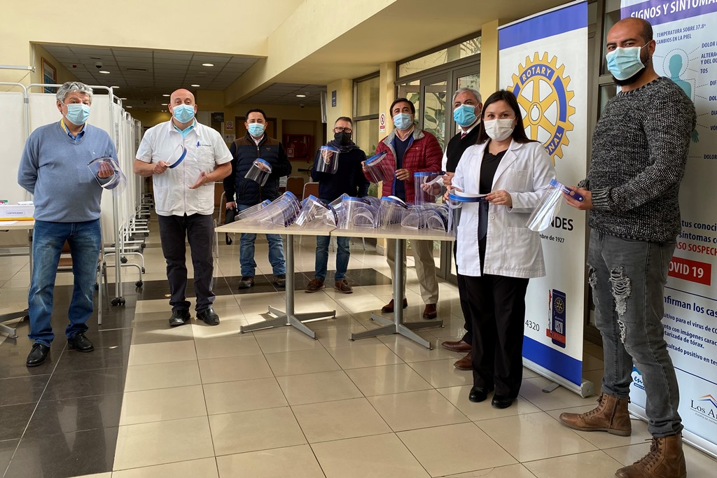 LOS ANDES: Rotary Club dona escudos faciales a personal de Cesfam Centenario