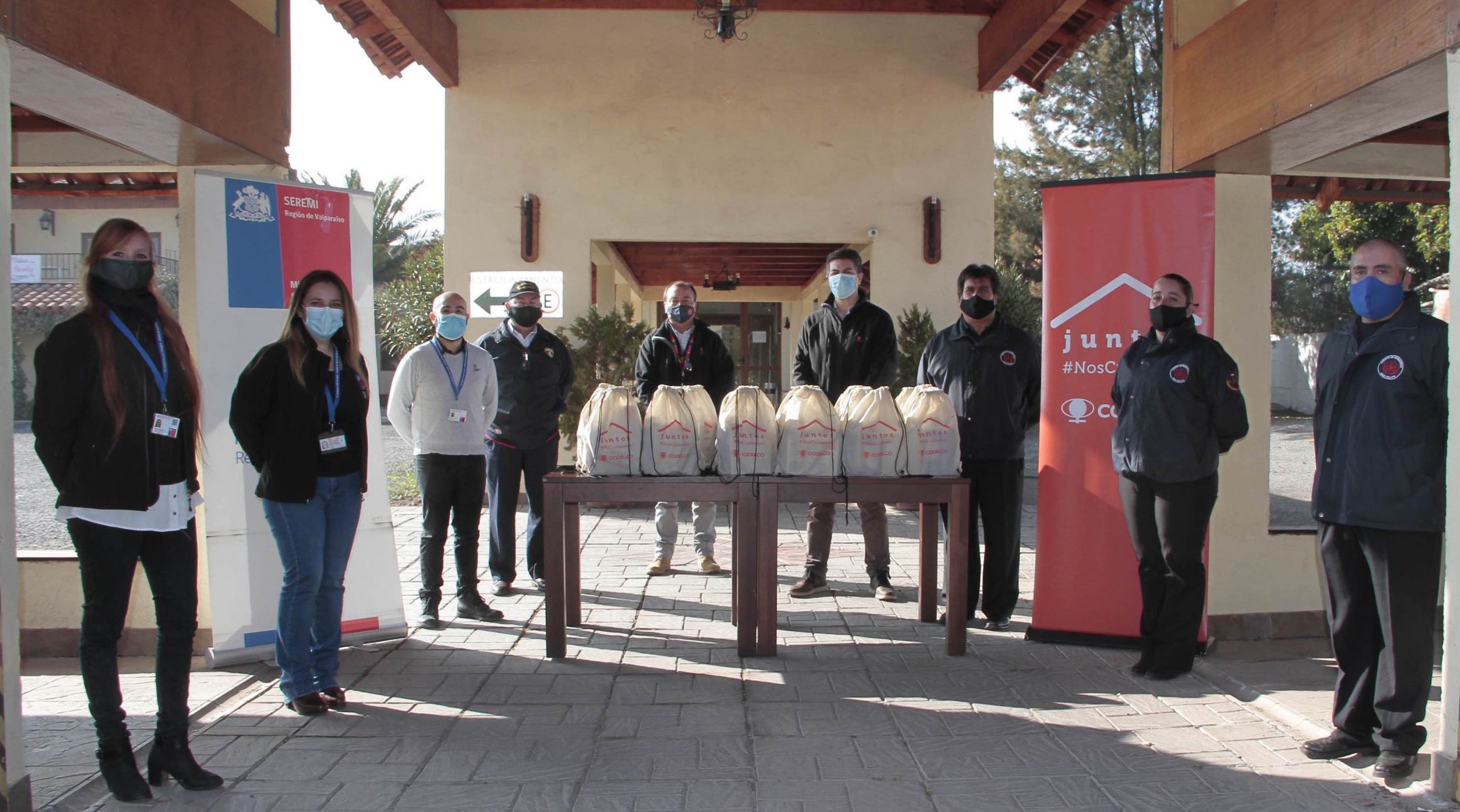 ACONCAGUA: Codelco Andina entrega elementos de higiene y protección a Cuerpo de bomberos de San Felipe y Los Andes