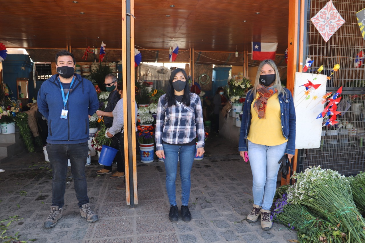 LOS ANDES: Floristas del Cementerio Parroquial se suman a reciclaje