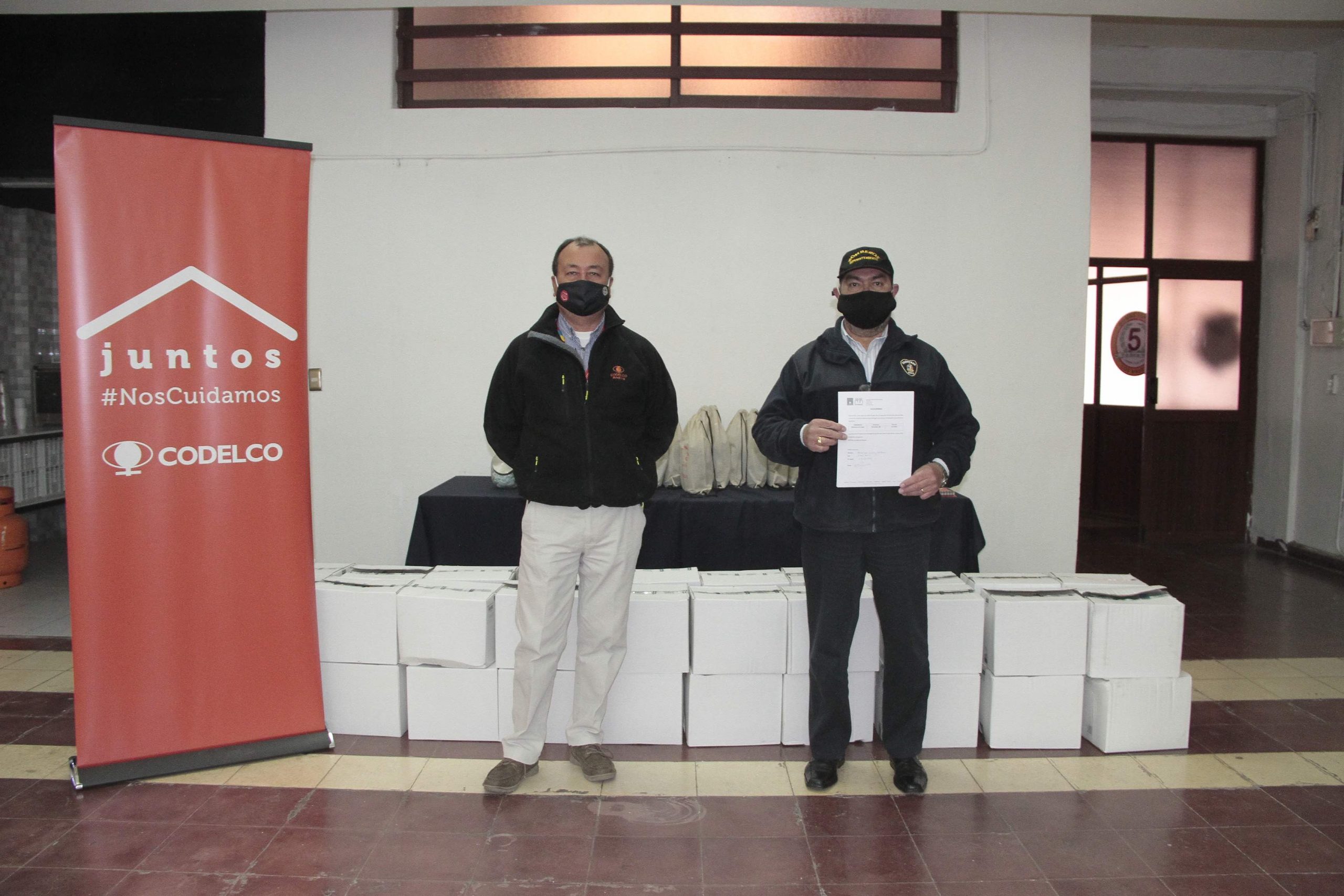 PROVINCIAS: Codelco Andina entrega 1.200 litros de jabón líquido a Bomberos de Los Andes y San Felipe