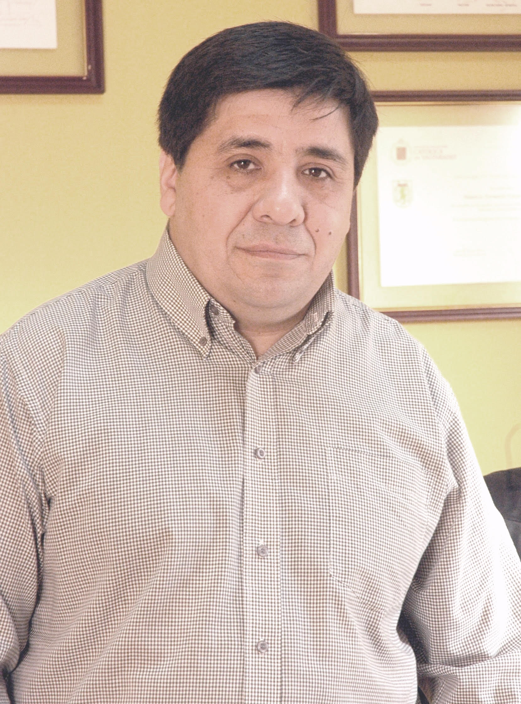 LOS ANDES: Ex Alcalde Mauricio Navarro  internado en estado grave en el Hospital San Camilo tras rotura de vena aorta