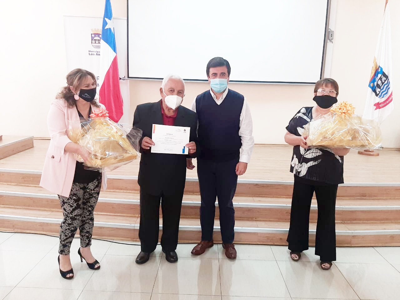 LOS ANDES: Municipio premió a los ganadores de los concursos de la chilenidad