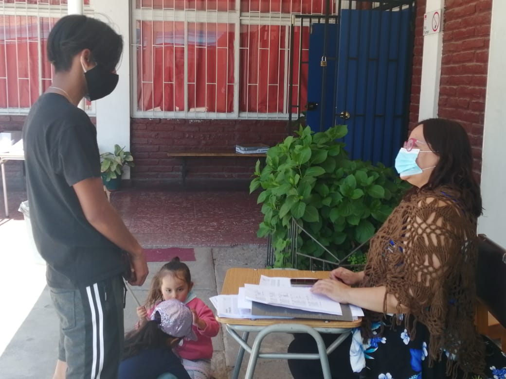 CURIMÓN: Colegio Assunta Pallota hizo entrega de guías de estudio y cajas de mercadería Junaeb