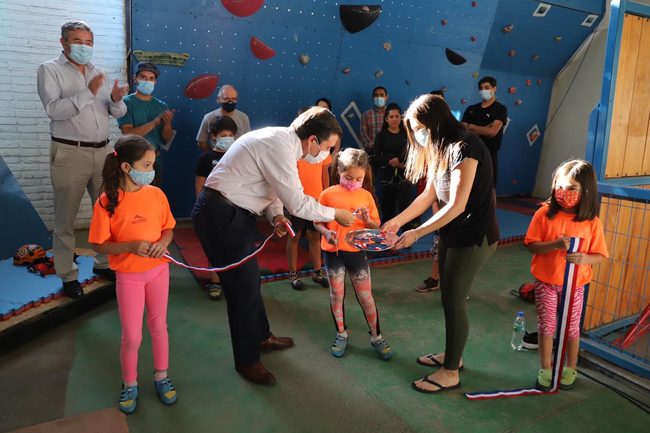 LOS ANDES: Municipio habilita nuevo espacio de escalada deportiva en Gimnasio Centenario