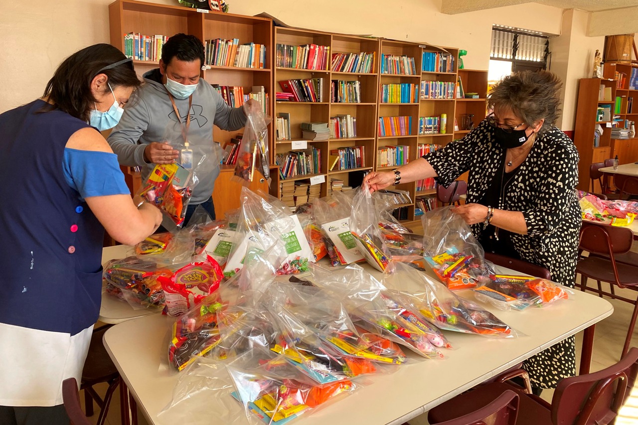 LOS ANDES: Alumnos de Escuela El Sauce recibieron golosinas en celebración de Halloween