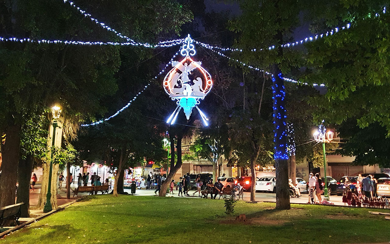 SAN FELIPE: Municipio inauguró ornamentación navideña en la Plaza de Armas