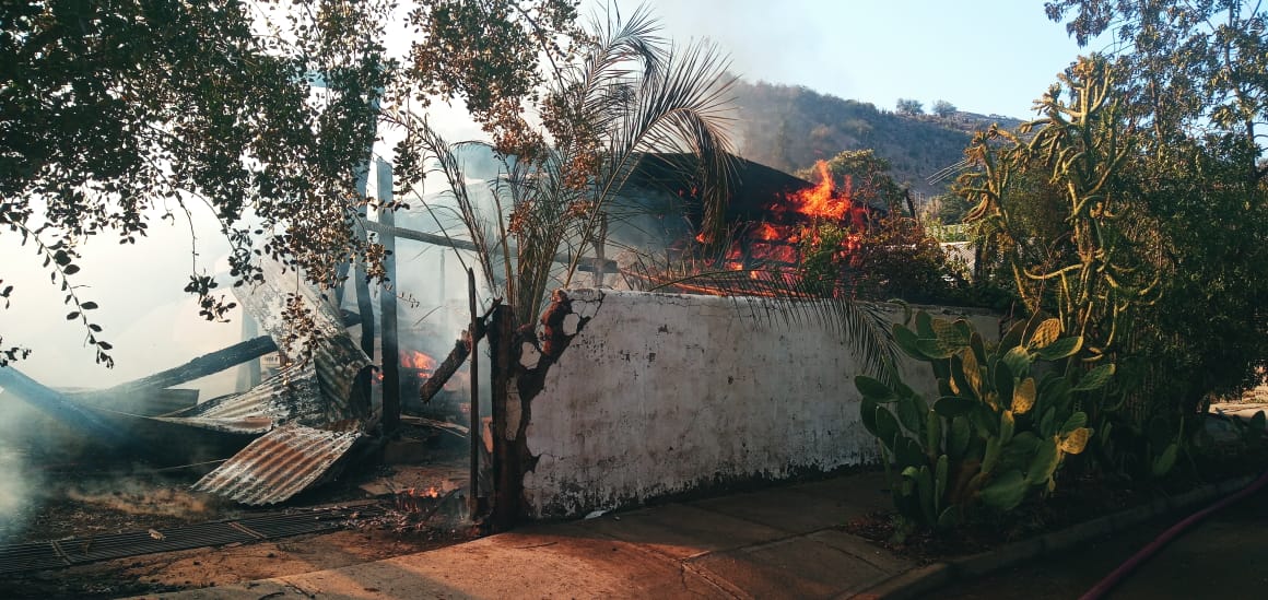 SAN FELIPE: [FOTOS] Dos casas resultan destruidas tras violento incendio en Tierras Blancas