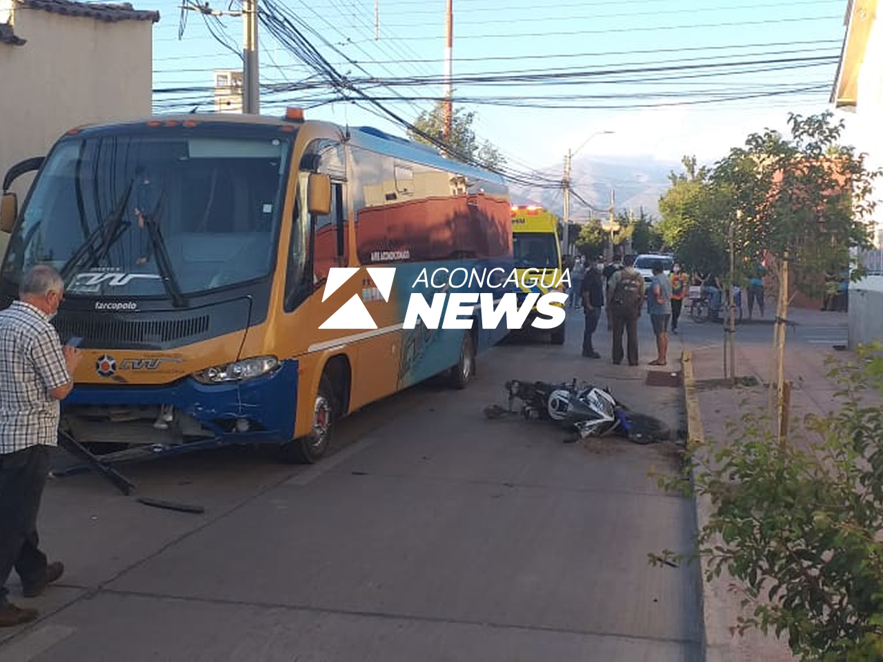 LOS ANDES: [VIDEO/FOTOS] Motociclista que sufrió accidente la tarde del lunes en Calle Rancagua, falleció en El Hospital de San Felipe