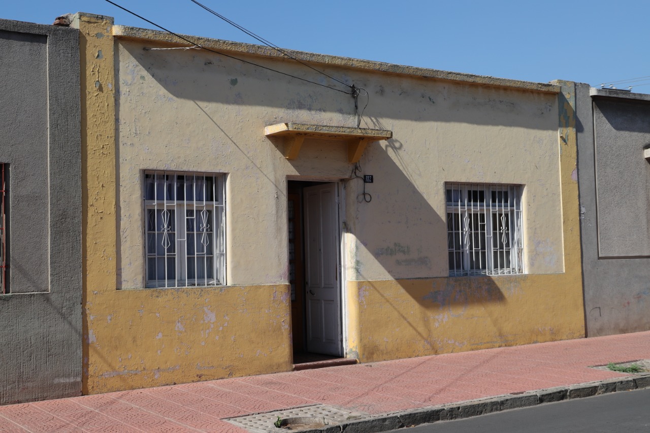 LOS ANDES: Familias del centro histórico de la comuna son beneficiadas con el mejoramiento de sus casas de adobe