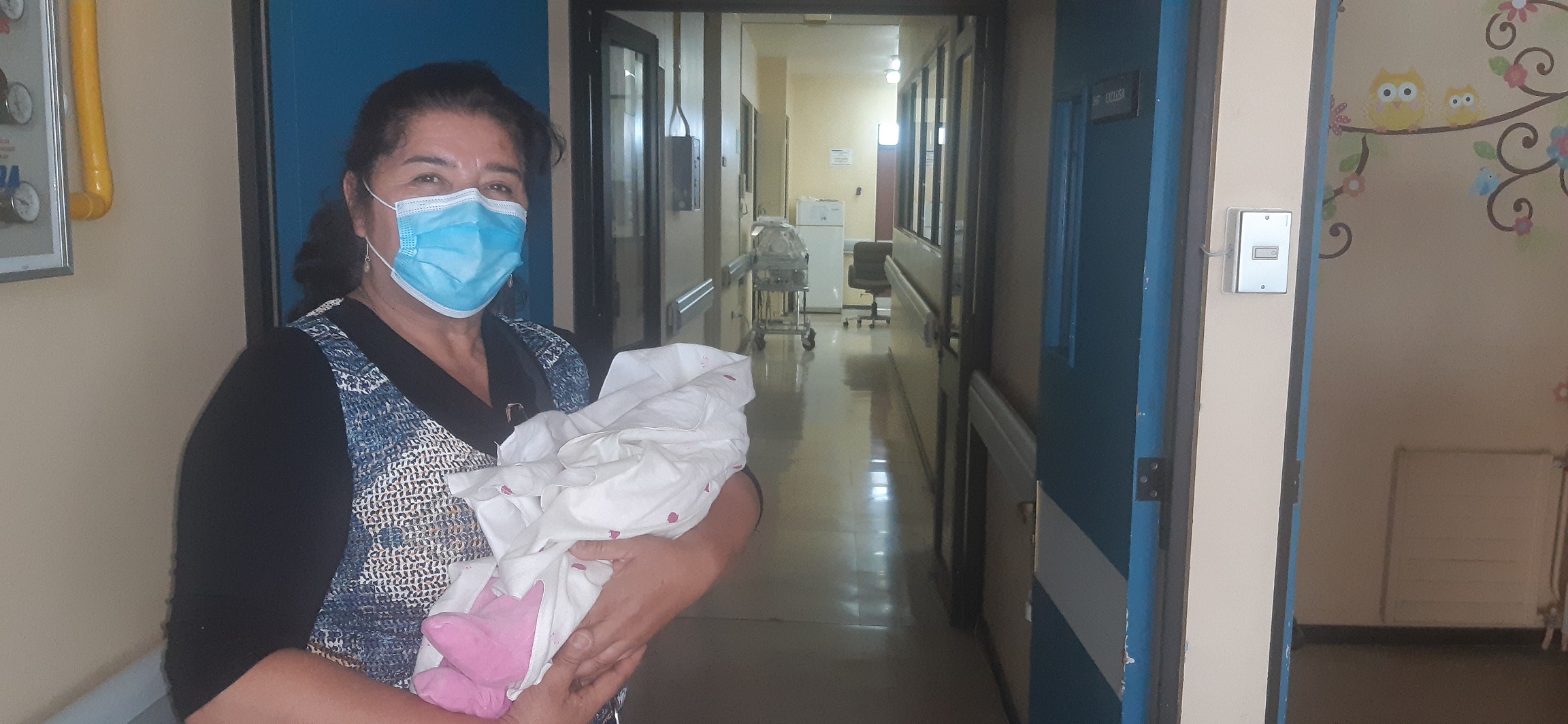 LOS ANDES: Recién nacida y su abuela crean los primeros lazos durante la pandemia «Madre de la bebé se mantiene hospitalizada en la UCI a causa del Covid19»