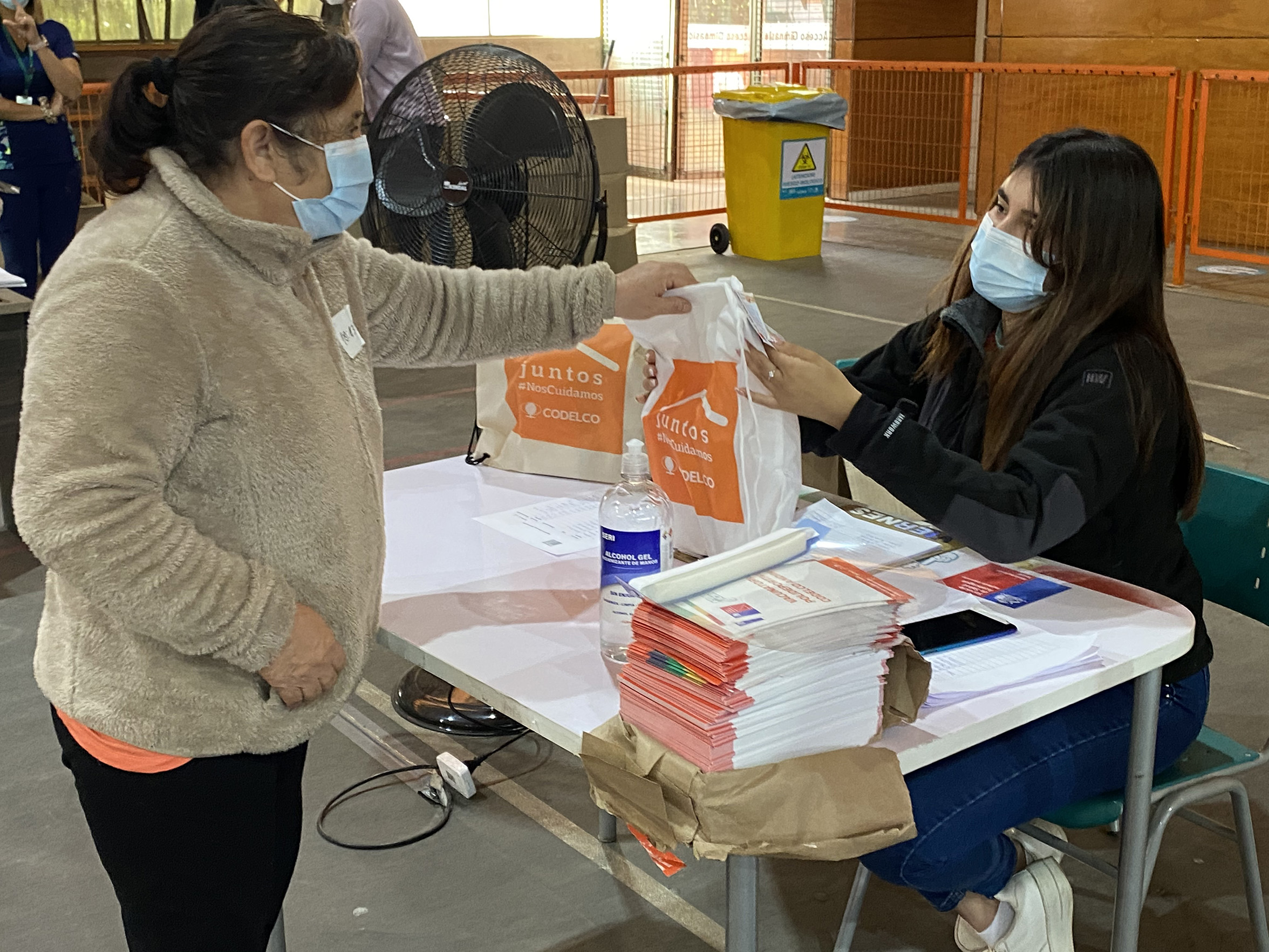 LOS ANDES: Andina aporta con nueve mil kits para apoyar a la comunidad en proceso de vacunación contra el COVID19