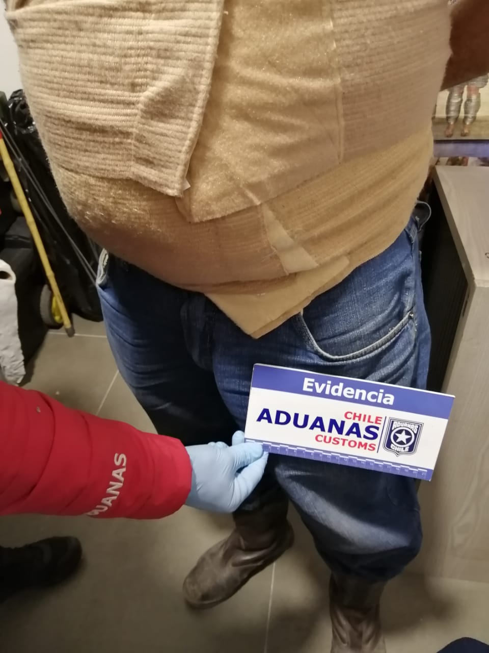 LOS LIBERTADORES: Aduanas detecta a conductor argentino ingresando armas y municiones ocultas en faja abdominal
