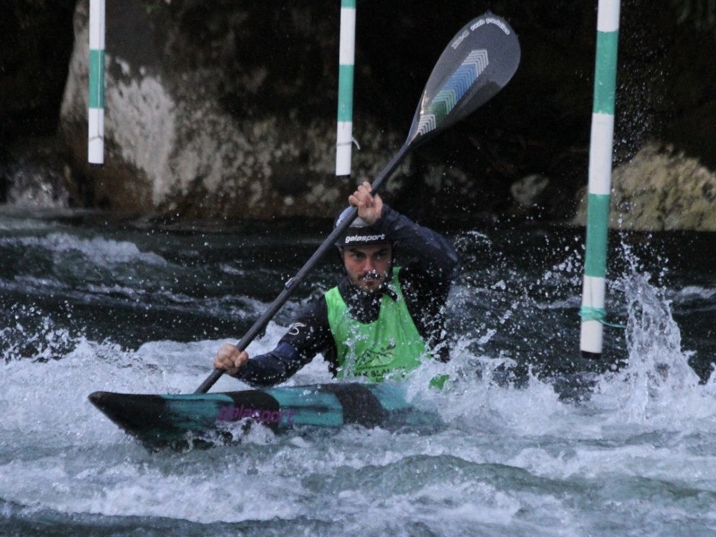 LOS ANDES: Andraz Echeverría arrasó en Pucón: nuevamente campeón nacional de kayak slalom