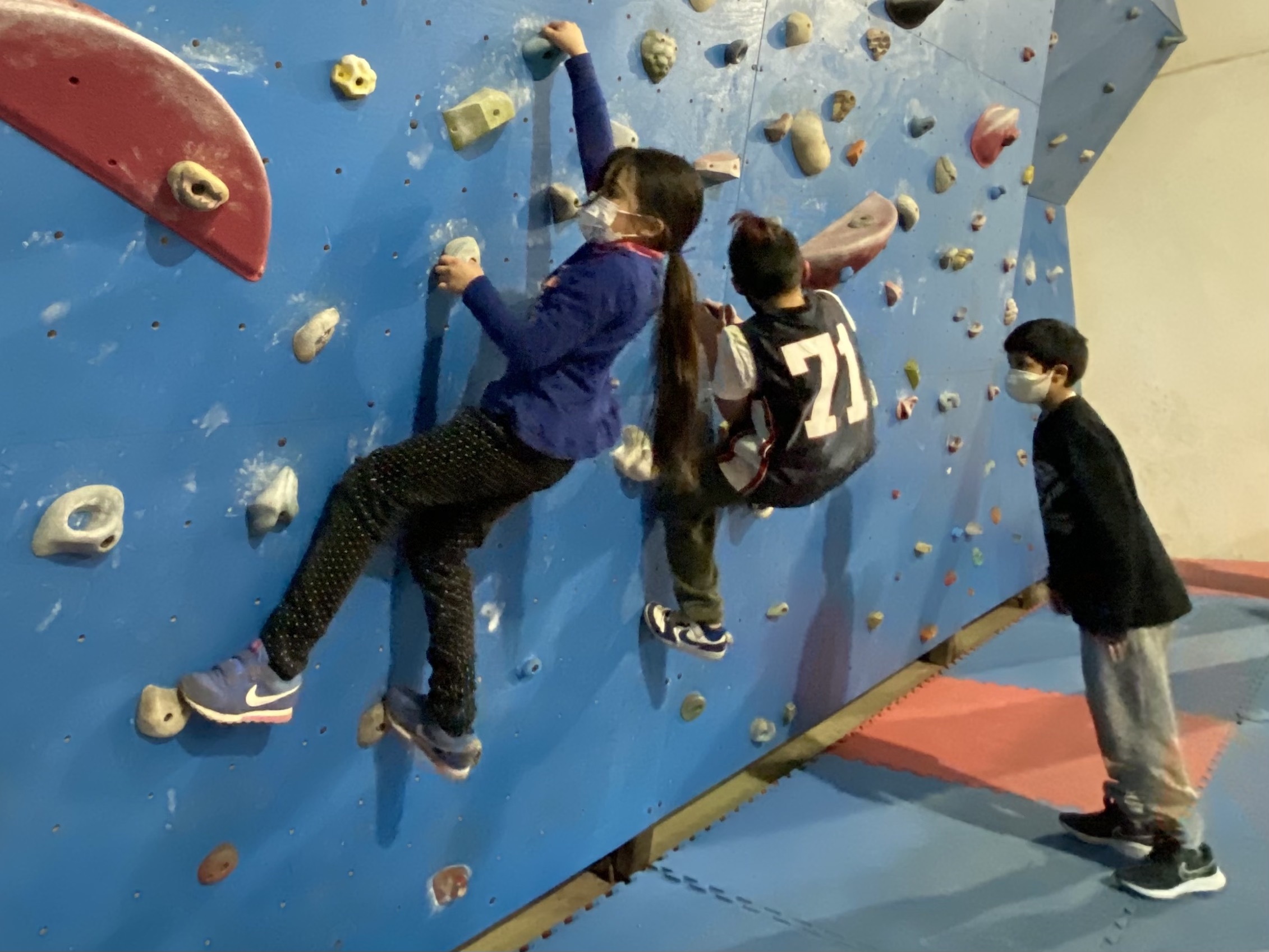 LOS ANDES: Desde los 7 años se practica la escalada deportiva en el Gimnasio Centenario