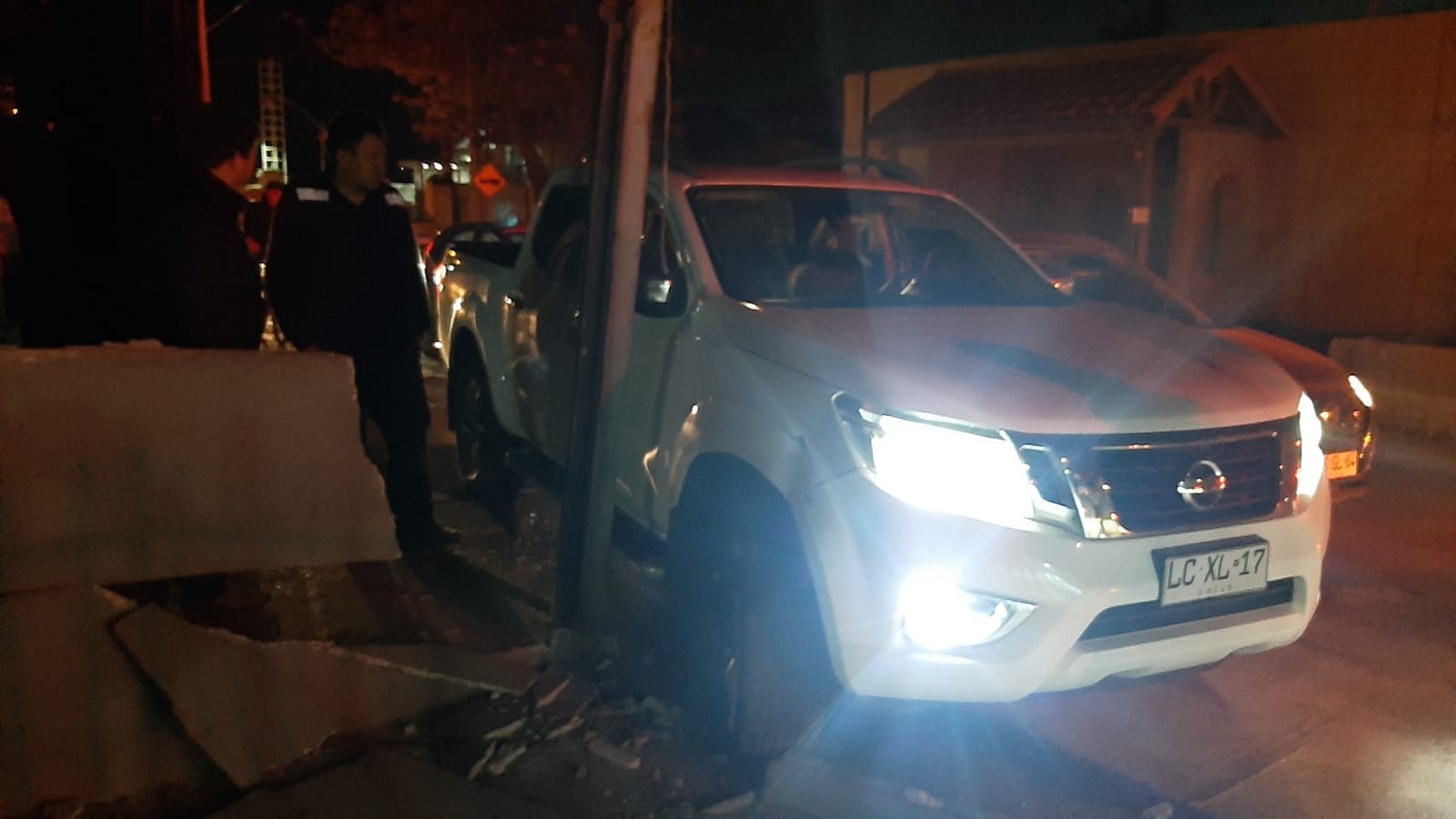LOS ANDES: Trio de antisociales roba camioneta estacionada en calle Tres Carrera