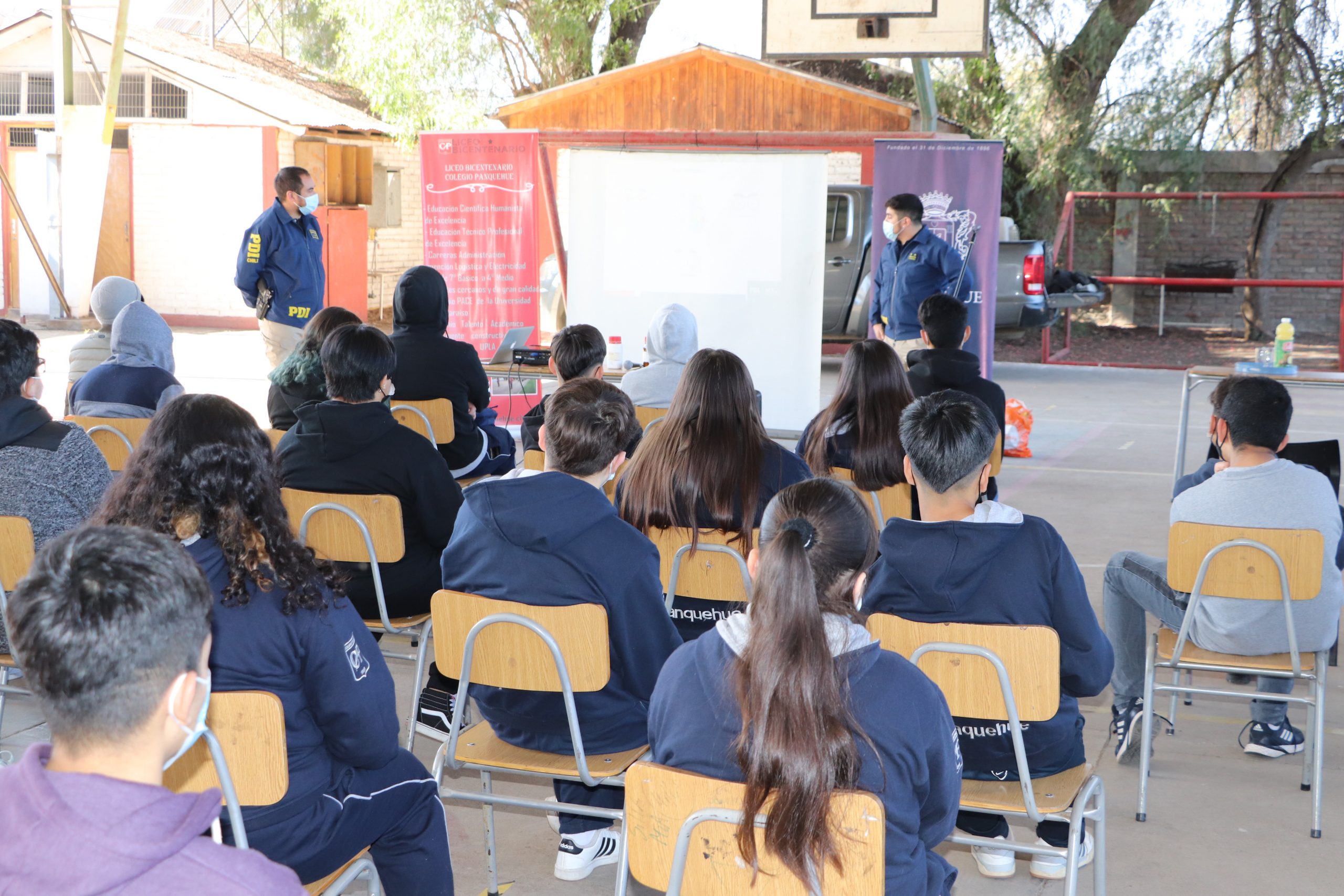 EDUCACIÓN: Alumnos del Liceo Bicentenario Panquehue participan de charla preventiva sobre consumo de drogas y alcohol por la PDI