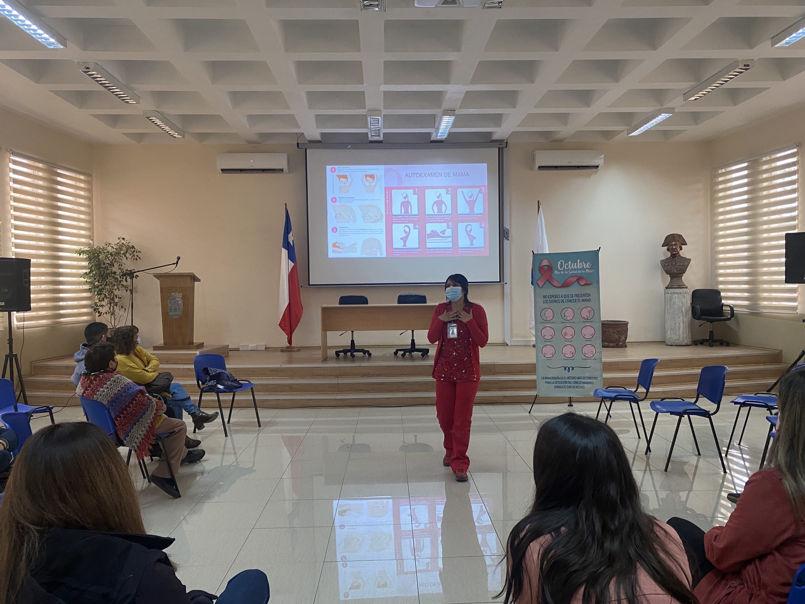 LOS ANDES: En taller educativo abordan factores de riesgo y autoexamen para prevenir el cáncer de mama