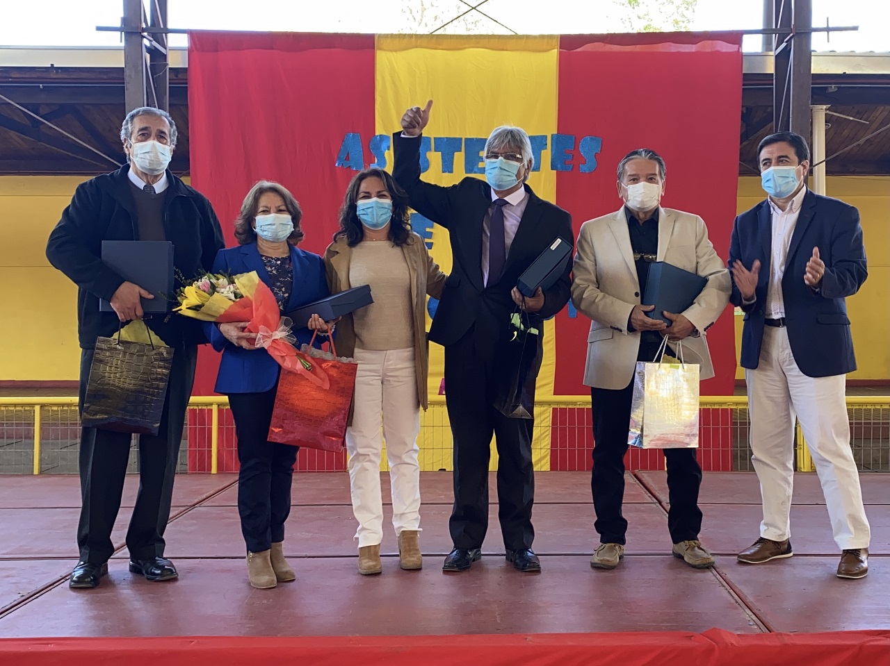 LOS ANDES: Emotiva ceremonia de reconocimiento a Asistentes de la Educación que se acogieron a retiro