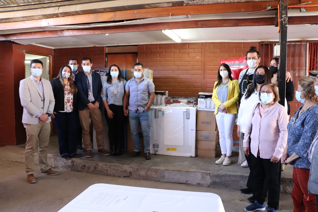 PANQUEHUE: Comedor Ollita Feliz recibe la donación de equipamiento de cocina por parte de empresa Chilquinta Energía