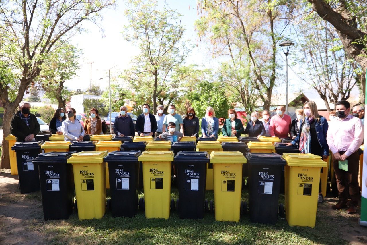 LOS ANDES: Con la entrega de contenedores diferenciados, municipio andino fomenta el reciclaje en casa