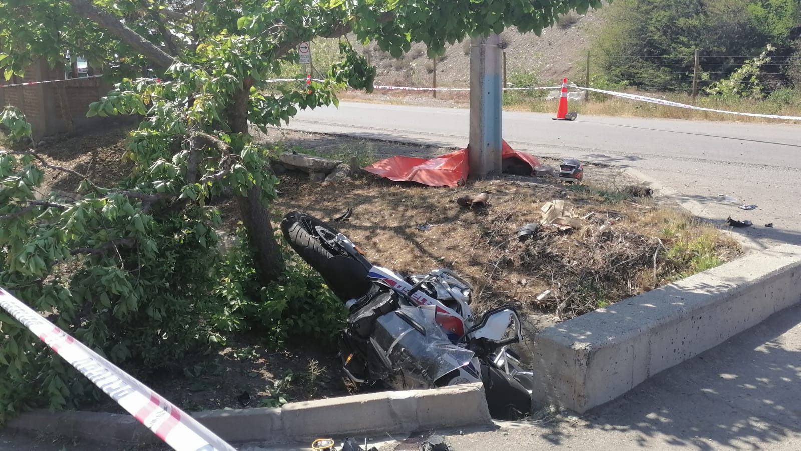 CALLE LARGA: Joven motociclista muere en violento accidente registrado en sector El Castillo
