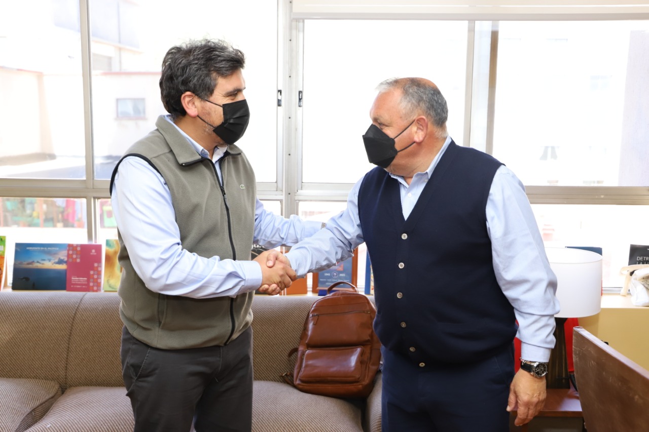 SAN ESTEBAN: Alcalde Ortega se reunió con Rodrigo Mundaca para gestionar proyectos de alcantarillado e inversión en actividades culturales