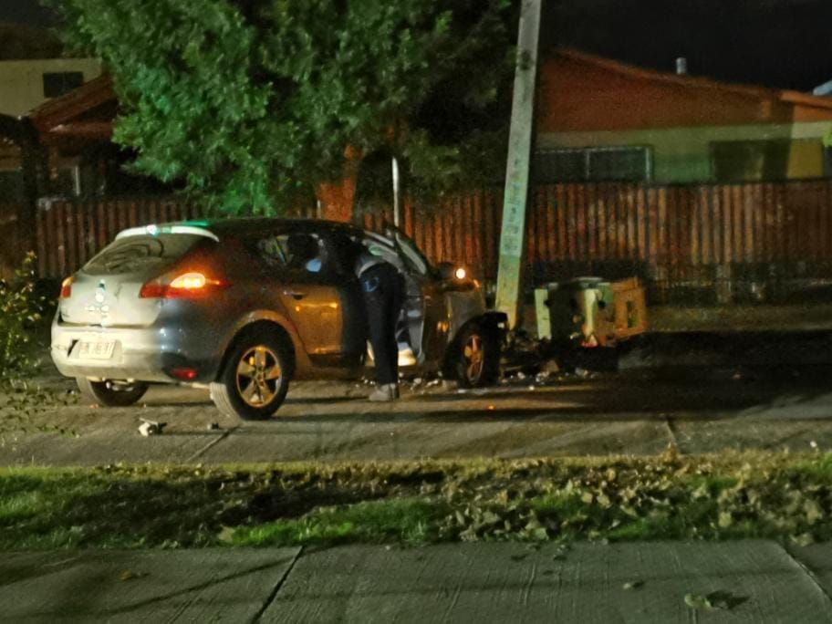 LOS ANDES: Conductor choca con un poste en Villa El Horizonte «Transformador terminó en el piso tras fuerte impacto»