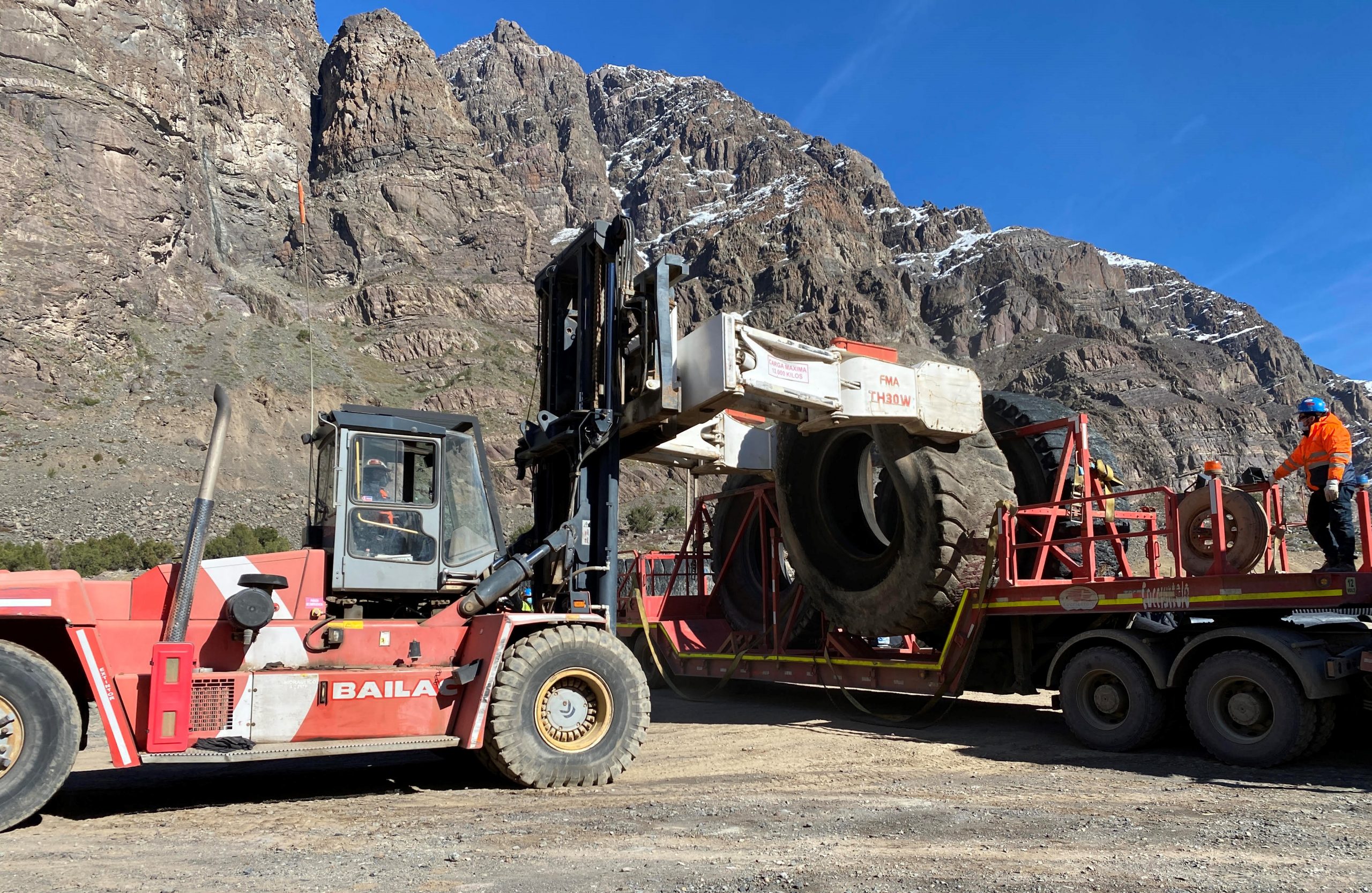 CODELCO: Tras exitosa fase de prueba Andina reciclará los neumáticos de sus camiones mineros