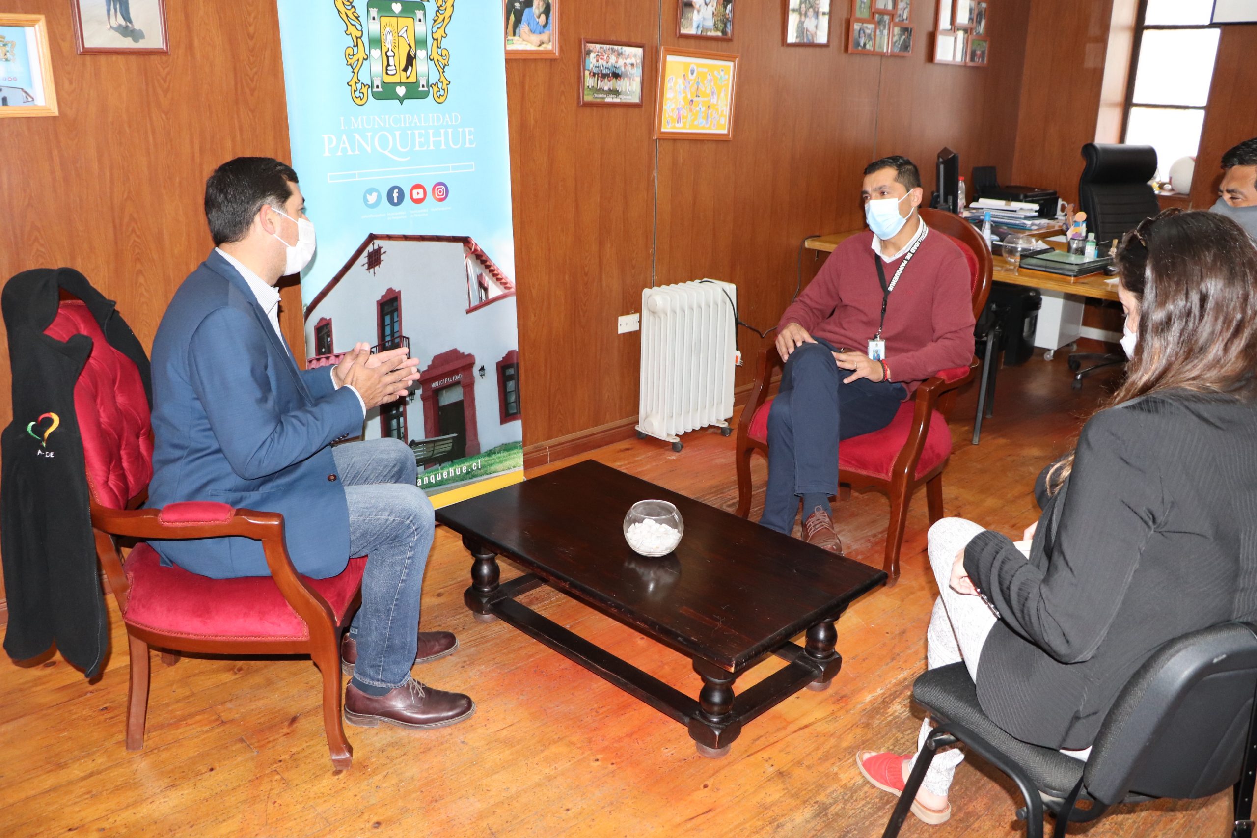 PANQUEHUE: Director Regional del Servicio Nacional de Migraciones se reúne con alcalde Gonzalo Vergara