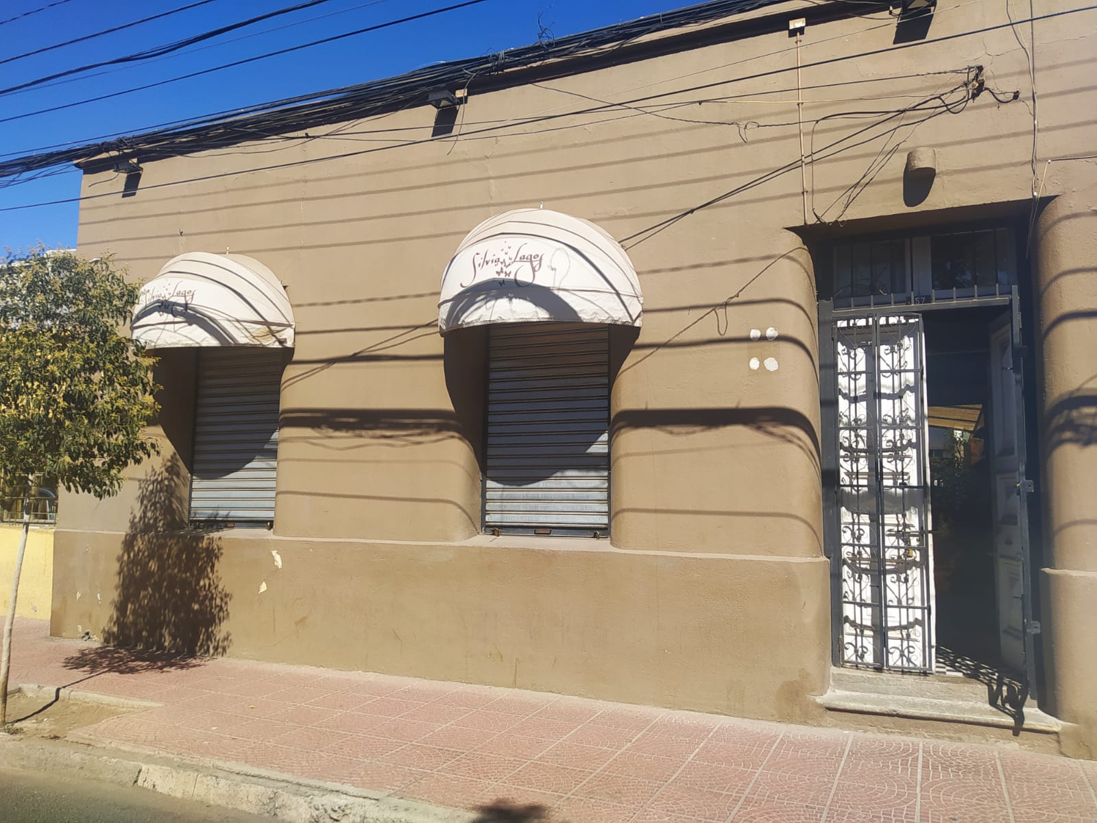 LOS ANDES: Delincuentes desvalijan local comercial de ropa exclusiva ubicado en calle Papudo