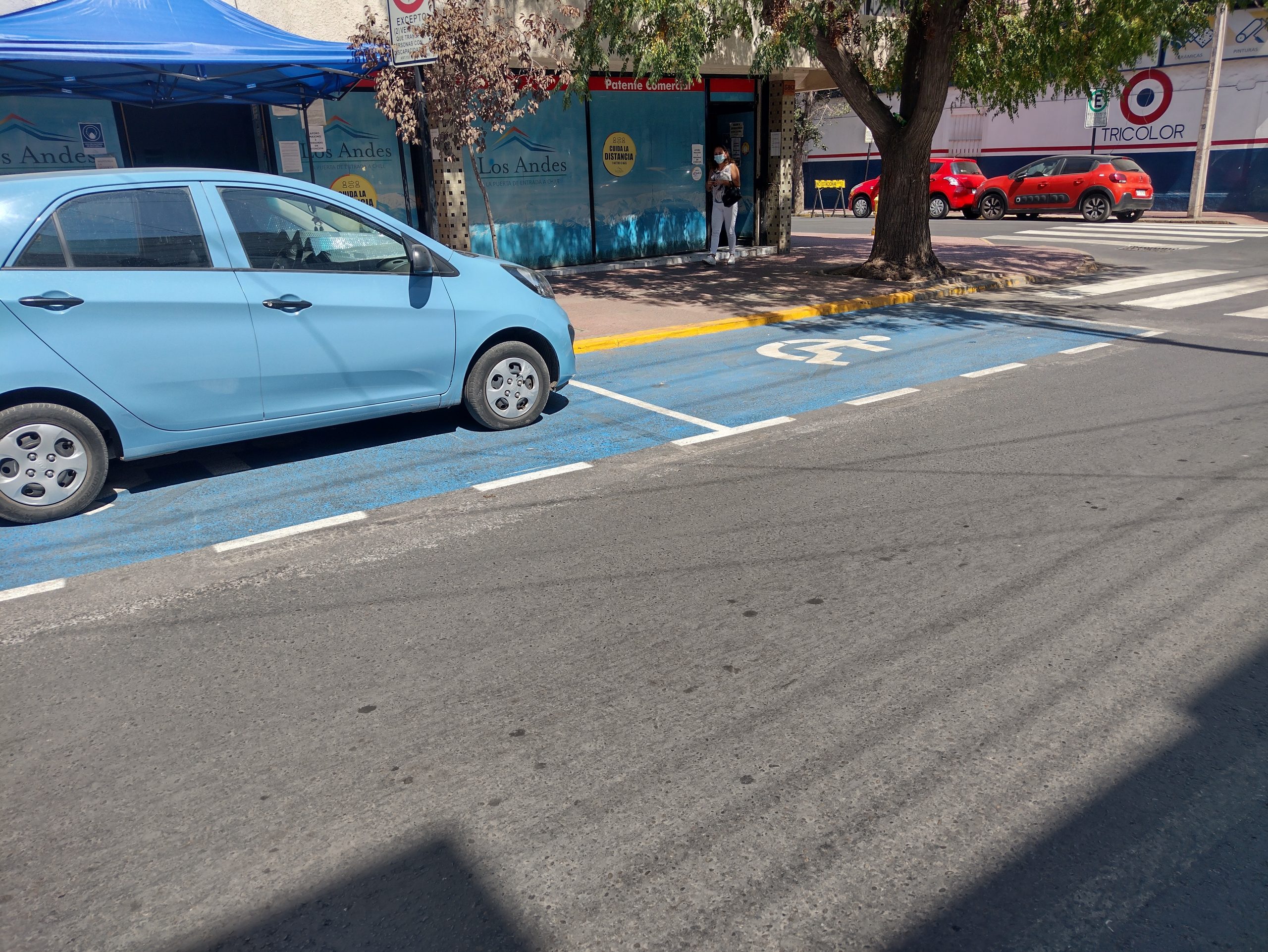 LOS ANDES:  Municipio andino realizó demarcación de estacionamientos para personas con discapacidad ￼