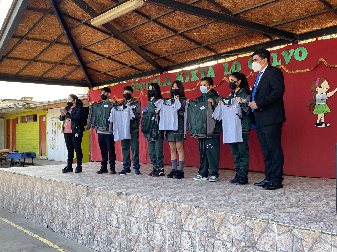 SAN ESTEBAN: Escuela Mixta Lo Calvo invirtió más de 5 millones de pesos en la compra de uniformes para todos sus alumnos