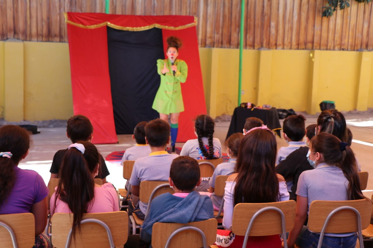 CULTURA:  Niñas y niños de Escuela Valle Alegre disfrutaron de un show circense y realizaron observación astronómica.
