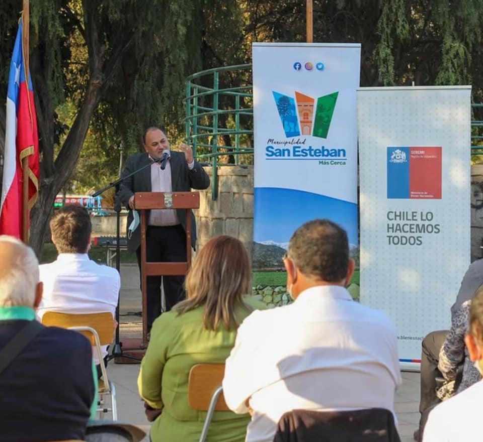 SAN ESTEBAN:  Delegado Presidencial de Los Andes participa en entrega de títulos de domino en San Esteban