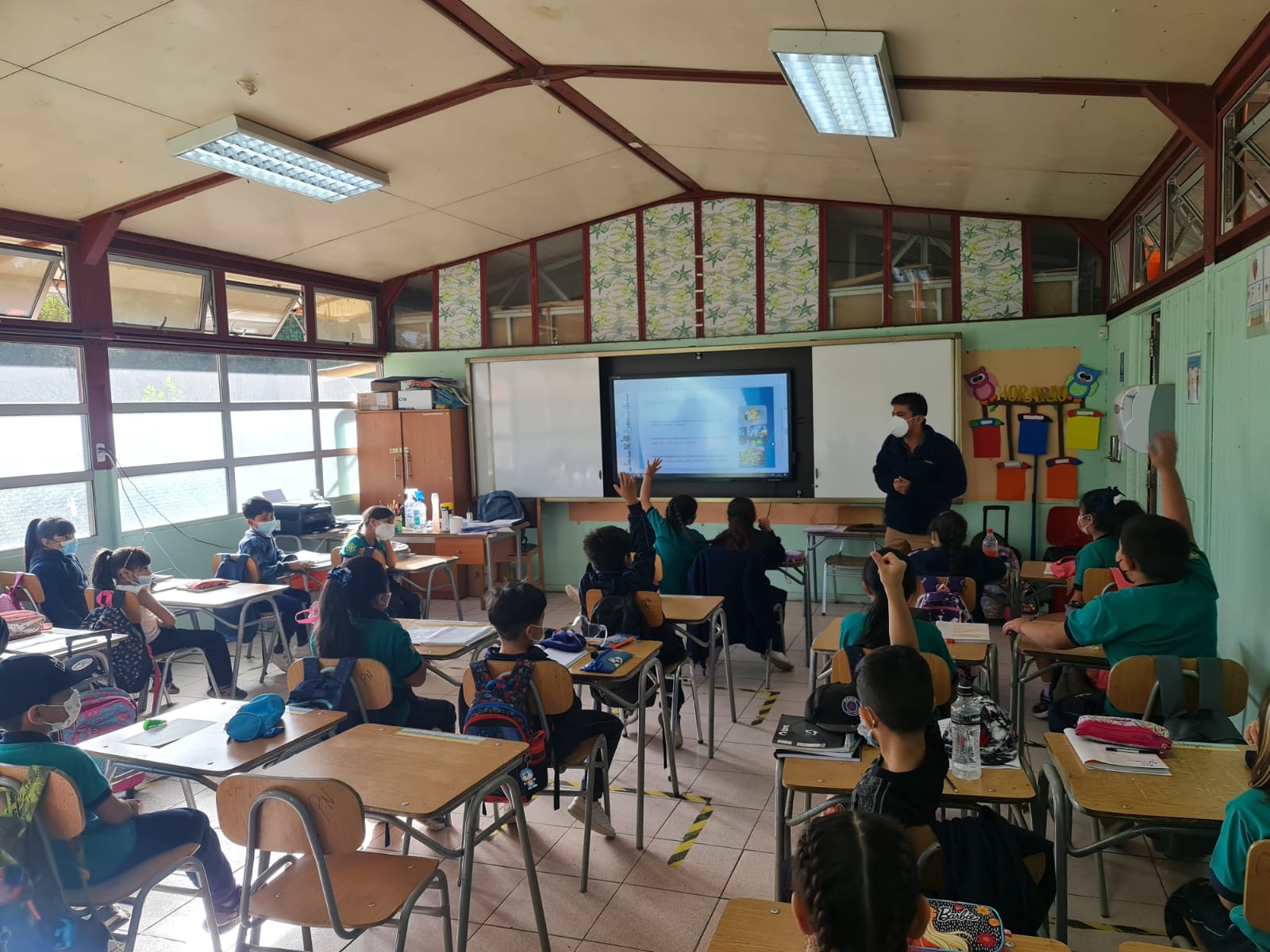 SAN ESTEBAN:  Estudiantes de la Escuela Pablo Neruda de San Esteban recibieron capacitación para el correcto uso de su punto verde