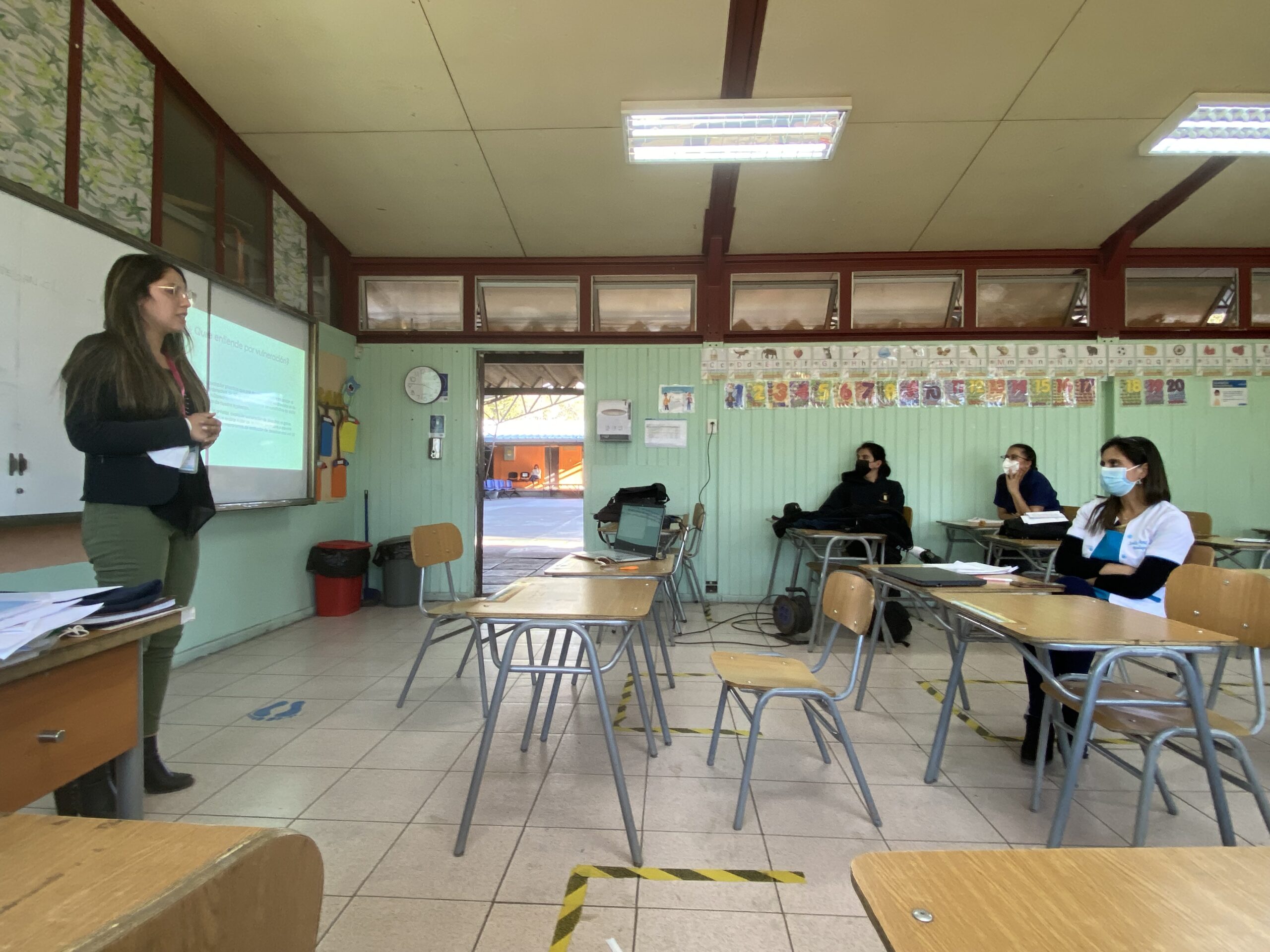 SAN ESTEBAN: Equipo de Convivencia del Departamento de Educación Municipal de San Esteban, dicta charla denominada “Vulneración de Derechos”