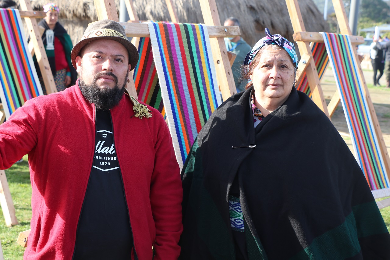 CALLE LARGA: Tejedores de la agrupación Füta Repü de Calle Larga fueron parte del telar mapuche más grande del mundo